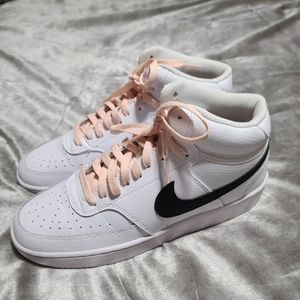 Women's Nike high tops SIZE 10